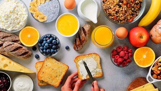 El centro de mayores organiza su tradicional desayuno saludable