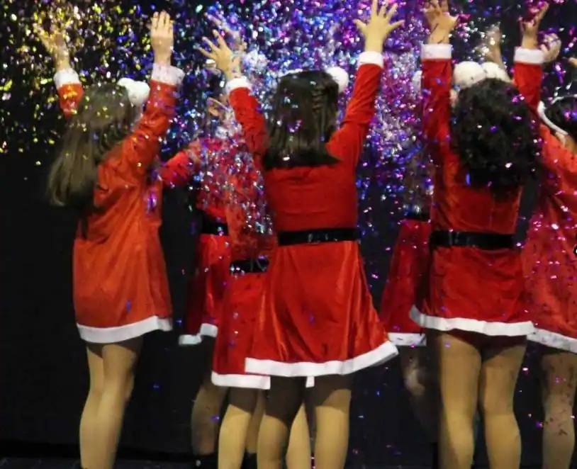 La Escuela de baile Angelines Gómez organiza una gala navideña contra el cáncer