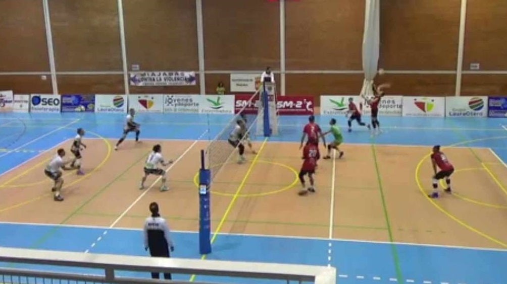 El Extremadura Grupo Laura Otero continúa último tras perder frente al Almendralejo