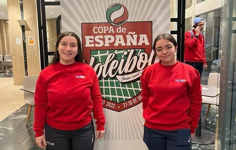 Melisa Cintero y Helena González arbitran en la Copa de España de Voleibol