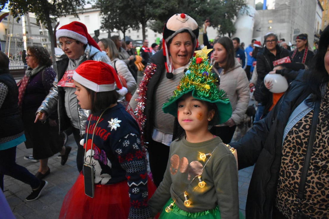 La VIII San Silvestre Miajadeña dejó momentos divertidos y únicos, como se esperaba de ella. La emoción en la cara de los corredores a la salida, la diversión en el trayecto, el cansancio en todo su cuerpo a la llegada a meta, un cansancio mezclado con la satisfacción del objetivo conseguido, la alegría de los ganadores de los premios a los disfraces, el disfrute del público,... Todo lo que hace que la San Silvestre Miajadeña sea uno de los días más esperados del año. 