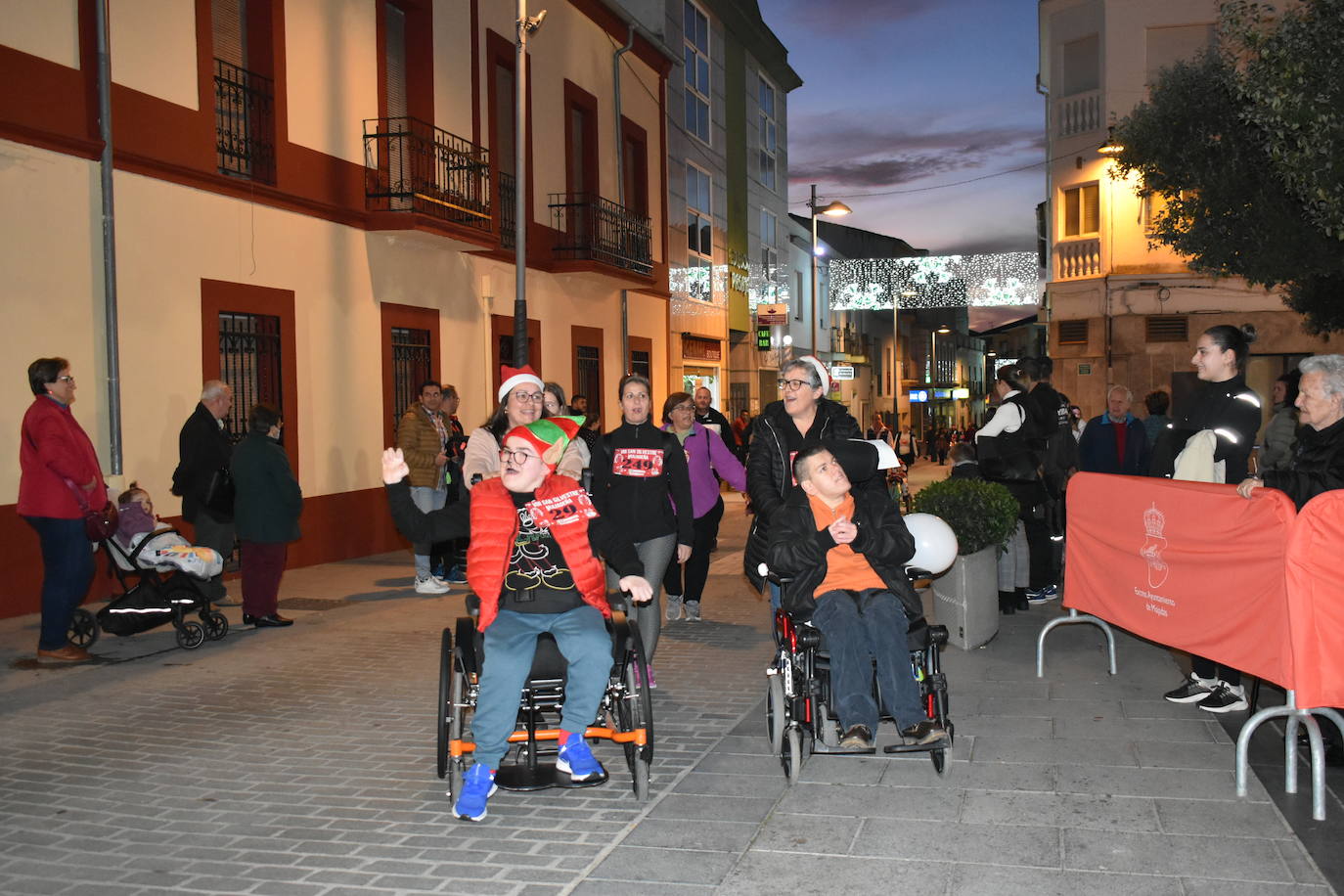 La VIII San Silvestre Miajadeña dejó momentos divertidos y únicos, como se esperaba de ella. La emoción en la cara de los corredores a la salida, la diversión en el trayecto, el cansancio en todo su cuerpo a la llegada a meta, un cansancio mezclado con la satisfacción del objetivo conseguido, la alegría de los ganadores de los premios a los disfraces, el disfrute del público,... Todo lo que hace que la San Silvestre Miajadeña sea uno de los días más esperados del año. 