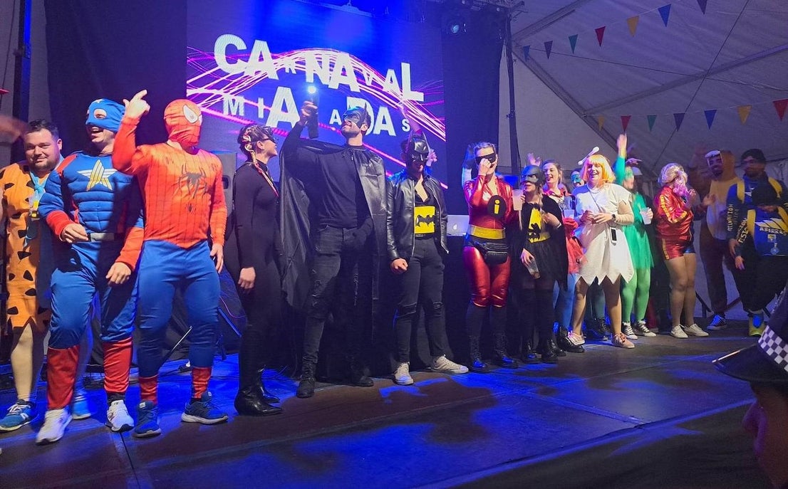 Miajadas celebró su Concurso de disfraces del Carnaval 2023, en el que hubo mucho baile y mucho' cachondeo'. El grupo 'Pista de choque' fue el ganador del primer premio, dotado de 300 euros, mientras que 'DJ's' consiguieron el segundo premio con 200 euros, y 'Desplieque Lolil' se hizo con los 150 euros del tercer premio. 