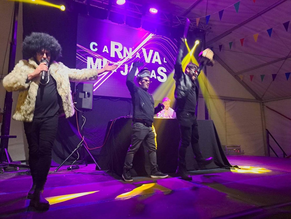 Miajadas celebró su Concurso de disfraces del Carnaval 2023, en el que hubo mucho baile y mucho' cachondeo'. El grupo 'Pista de choque' fue el ganador del primer premio, dotado de 300 euros, mientras que 'DJ's' consiguieron el segundo premio con 200 euros, y 'Desplieque Lolil' se hizo con los 150 euros del tercer premio. 