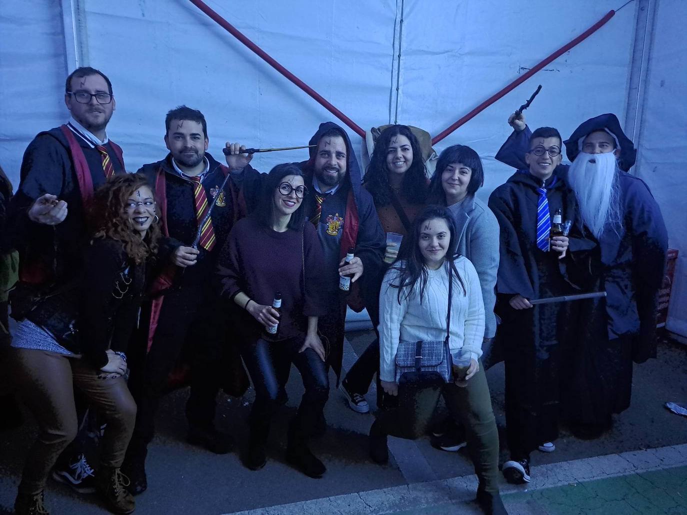 Miajadas celebró su Concurso de disfraces del Carnaval 2023, en el que hubo mucho baile y mucho' cachondeo'. El grupo 'Pista de choque' fue el ganador del primer premio, dotado de 300 euros, mientras que 'DJ's' consiguieron el segundo premio con 200 euros, y 'Desplieque Lolil' se hizo con los 150 euros del tercer premio. 