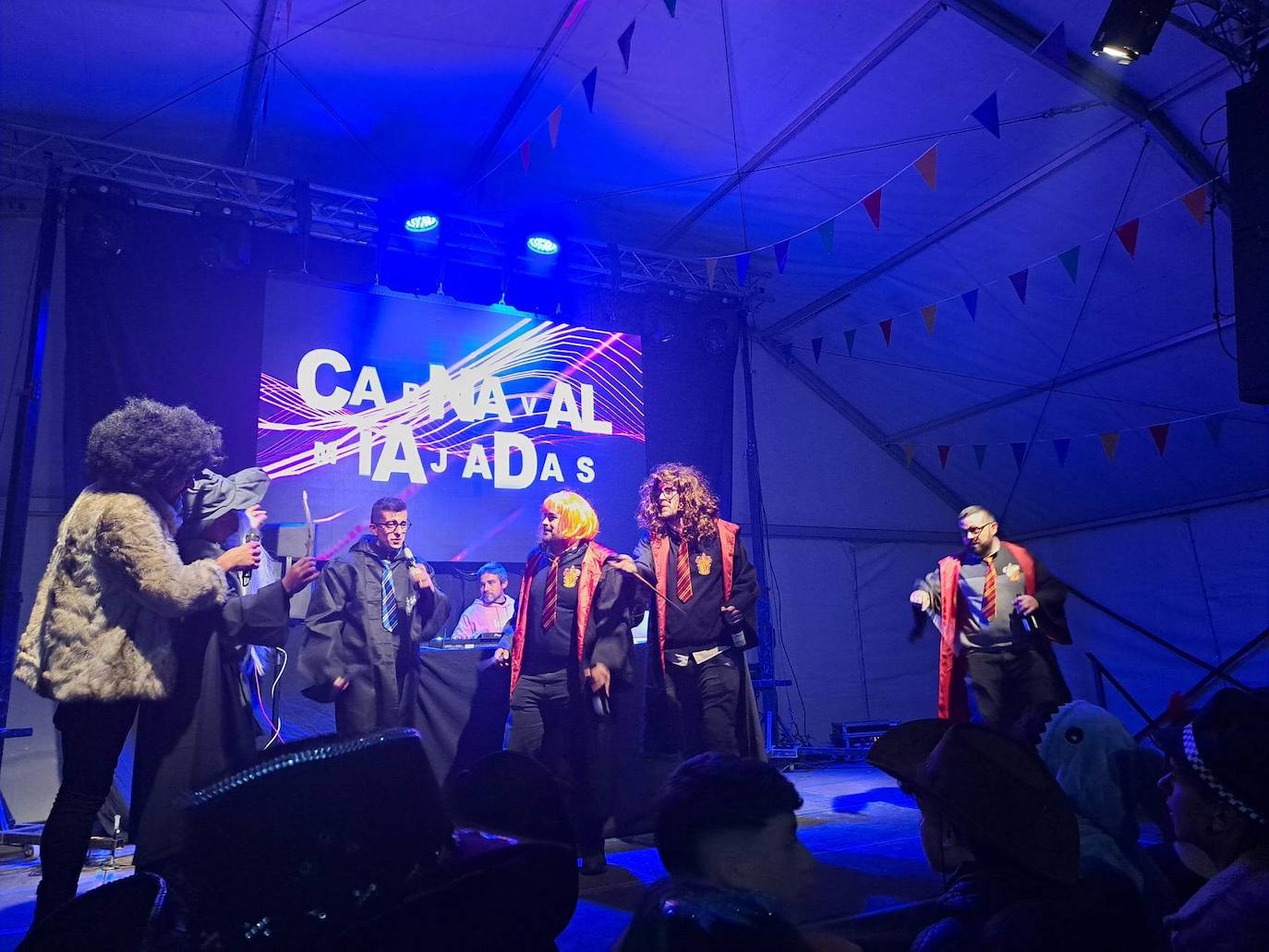 Miajadas celebró su Concurso de disfraces del Carnaval 2023, en el que hubo mucho baile y mucho' cachondeo'. El grupo 'Pista de choque' fue el ganador del primer premio, dotado de 300 euros, mientras que 'DJ's' consiguieron el segundo premio con 200 euros, y 'Desplieque Lolil' se hizo con los 150 euros del tercer premio. 