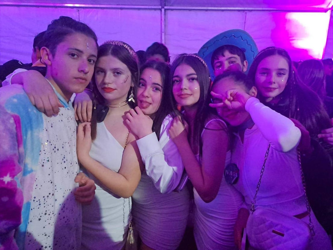Miajadas celebró su Concurso de disfraces del Carnaval 2023, en el que hubo mucho baile y mucho' cachondeo'. El grupo 'Pista de choque' fue el ganador del primer premio, dotado de 300 euros, mientras que 'DJ's' consiguieron el segundo premio con 200 euros, y 'Desplieque Lolil' se hizo con los 150 euros del tercer premio. 