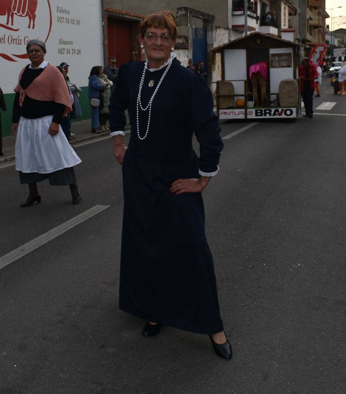 El ritmo, la fantasía y el color del Carnaval llenaron las calles de Miajadas. Más de 700 personas contagiaron su alegría con la mayor diversidad de disfraces y bailes, tanto las comparsas como los participantes individuales y por parejas. Porque sólo el Carnaval es capaz de sacar una sonrisa a todos. 