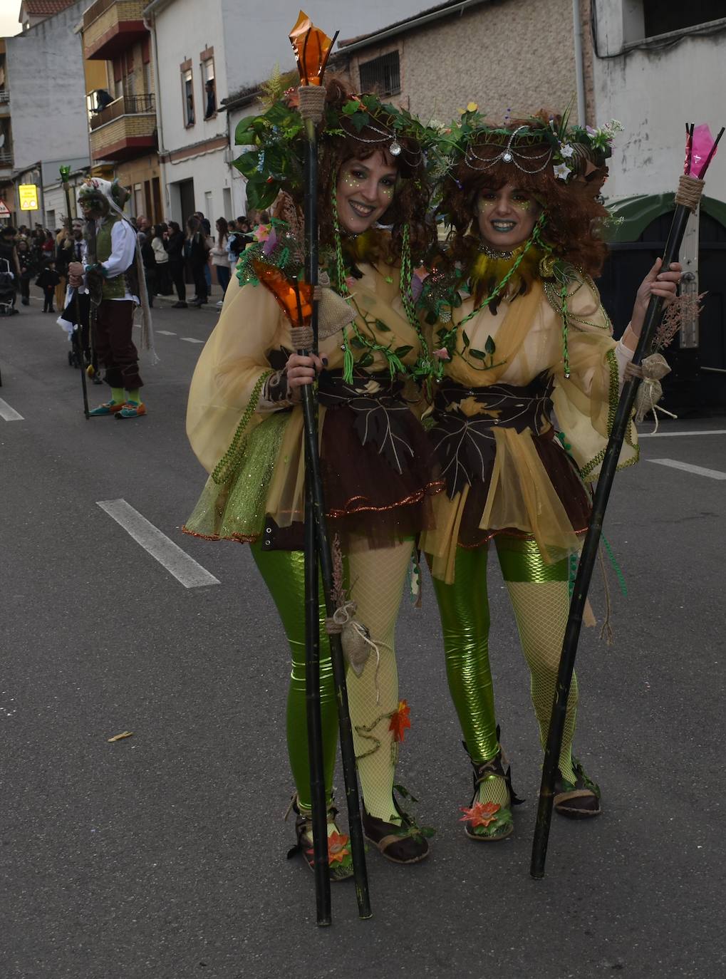 El ritmo, la fantasía y el color del Carnaval llenaron las calles de Miajadas. Más de 700 personas contagiaron su alegría con la mayor diversidad de disfraces y bailes, tanto las comparsas como los participantes individuales y por parejas. Porque sólo el Carnaval es capaz de sacar una sonrisa a todos. 