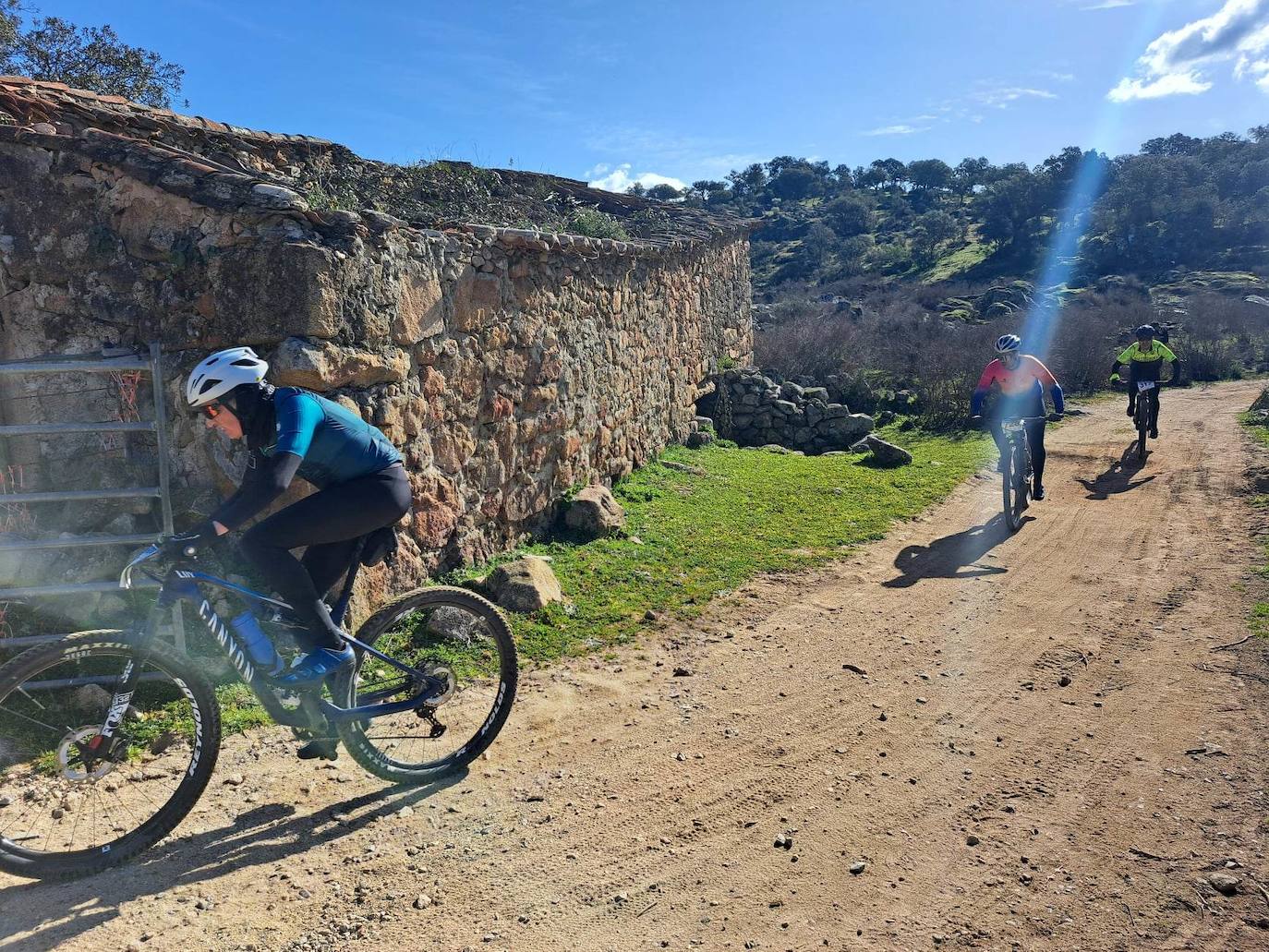 Miajadas volvió a convertirse un año más en punto referente del ciclismo con su famosa prueba Titán de los Ríos, congregando lo mejor del panorama nacional en un paraje natural incomparable. 