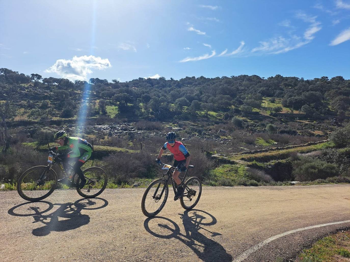 Miajadas volvió a convertirse un año más en punto referente del ciclismo con su famosa prueba Titán de los Ríos, congregando lo mejor del panorama nacional en un paraje natural incomparable. 