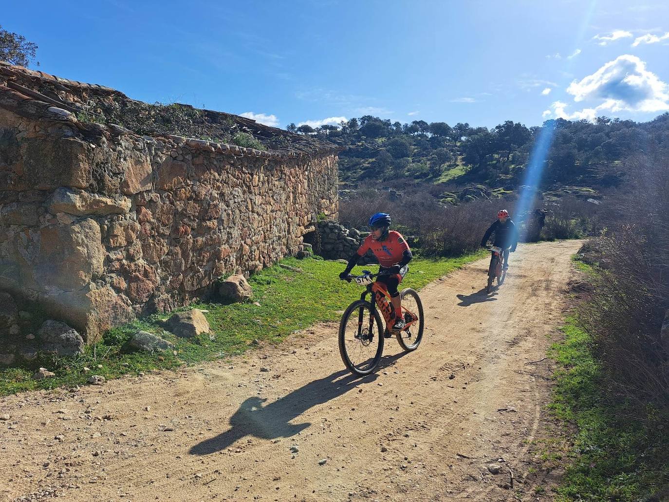 Miajadas volvió a convertirse un año más en punto referente del ciclismo con su famosa prueba Titán de los Ríos, congregando lo mejor del panorama nacional en un paraje natural incomparable. 