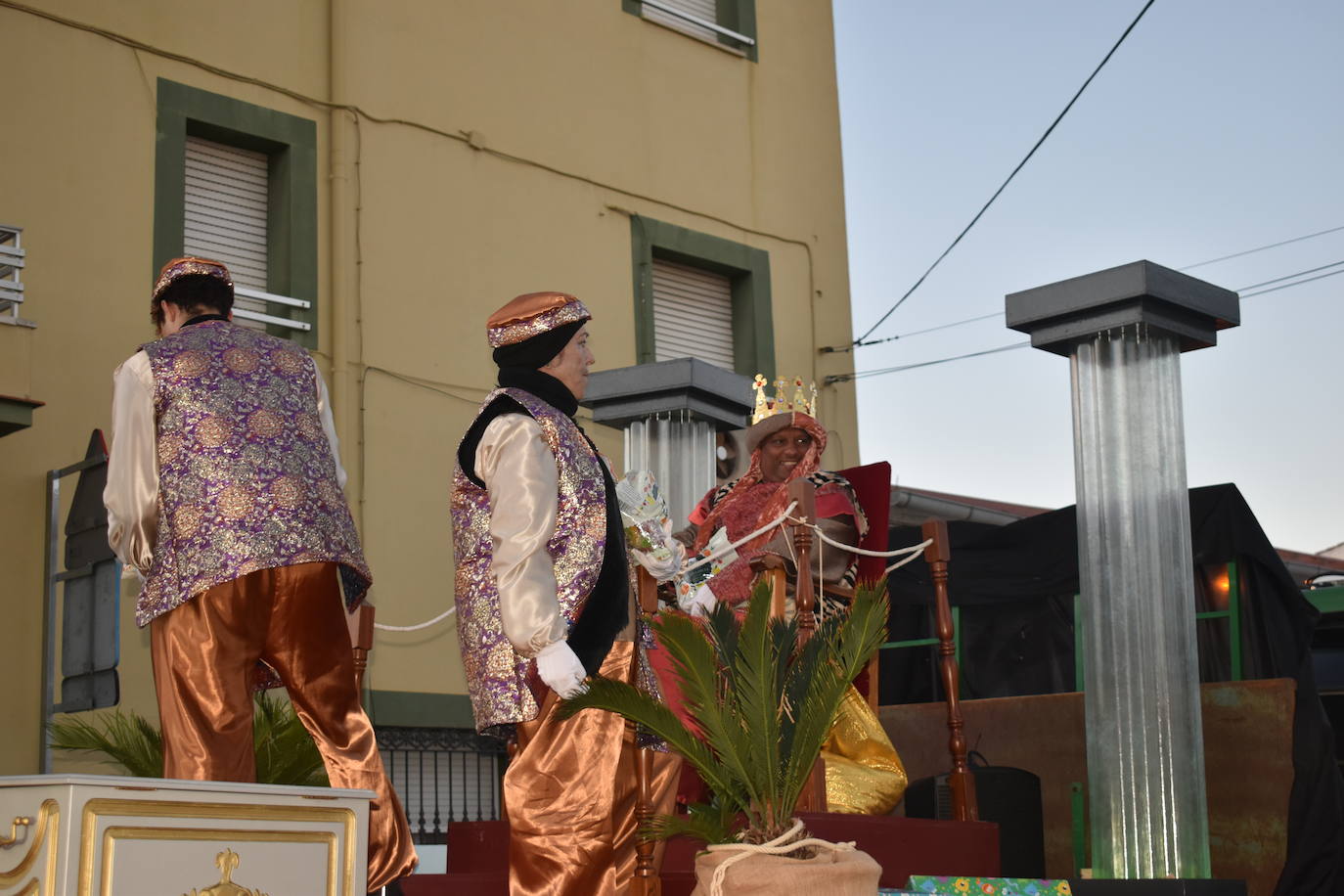 FOTOS: La magia de la Cabalgata de Reyes Magos recorrió las calles de Miajadas