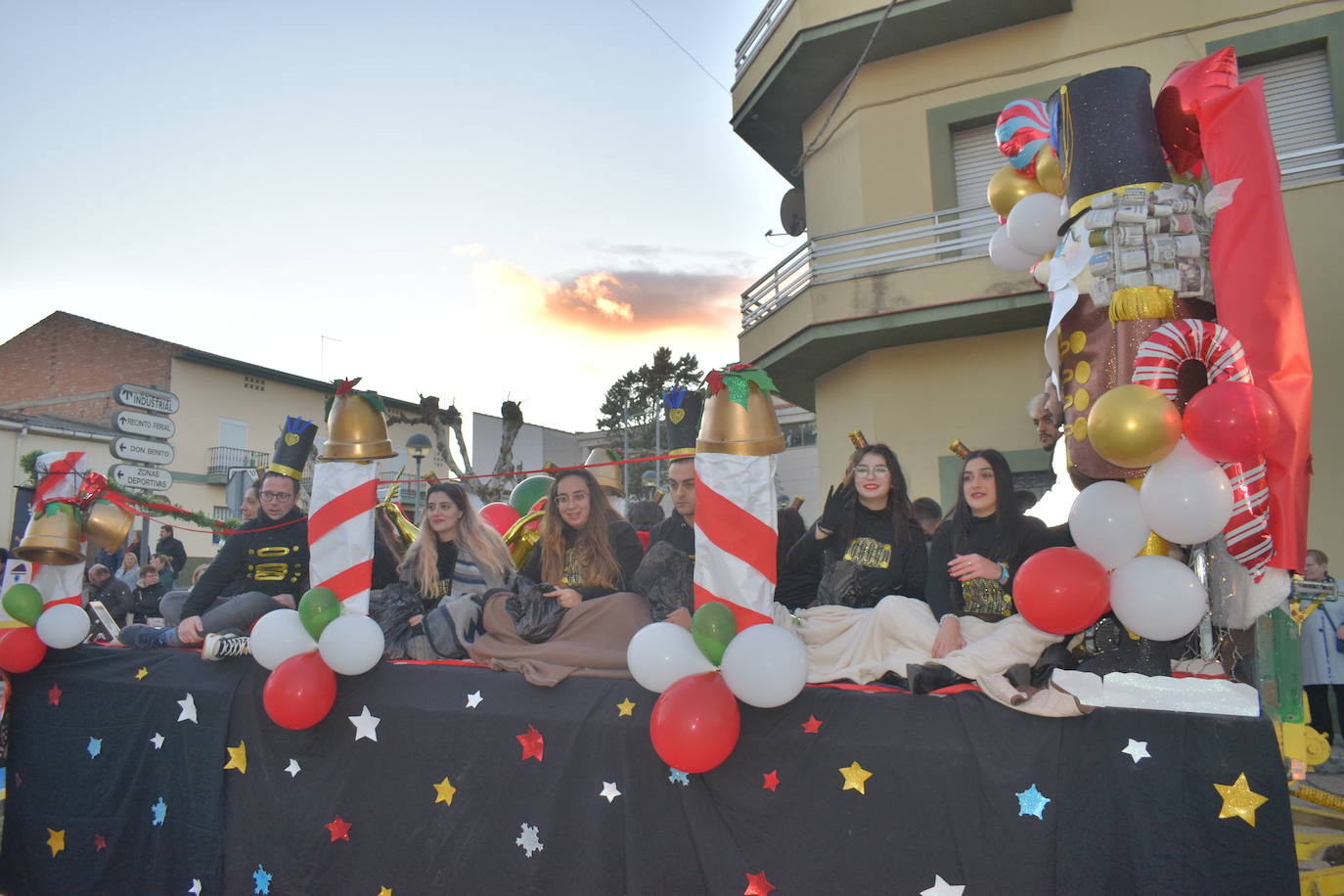 FOTOS: La magia de la Cabalgata de Reyes Magos recorrió las calles de Miajadas