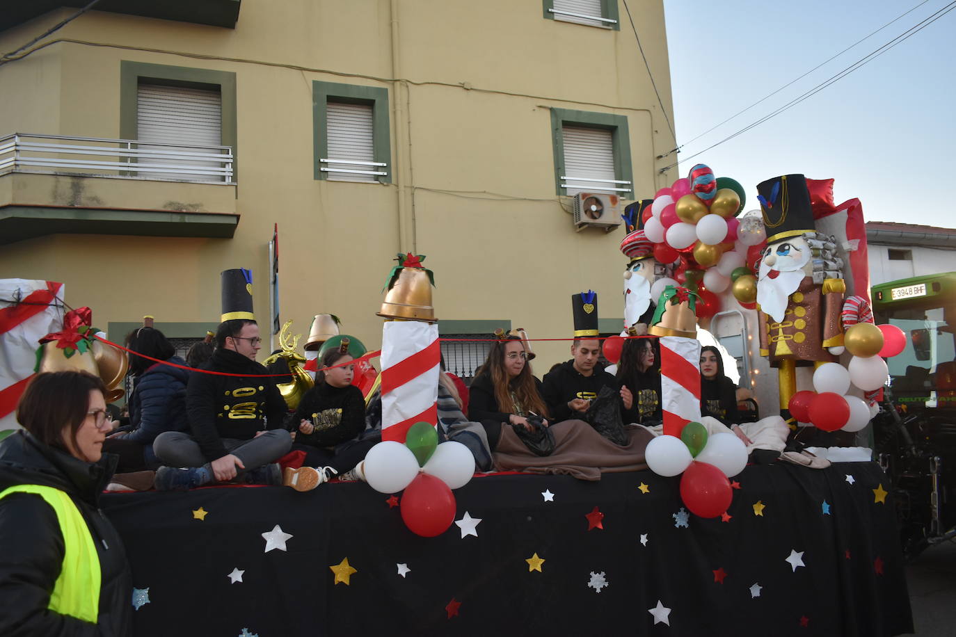 FOTOS: La magia de la Cabalgata de Reyes Magos recorrió las calles de Miajadas