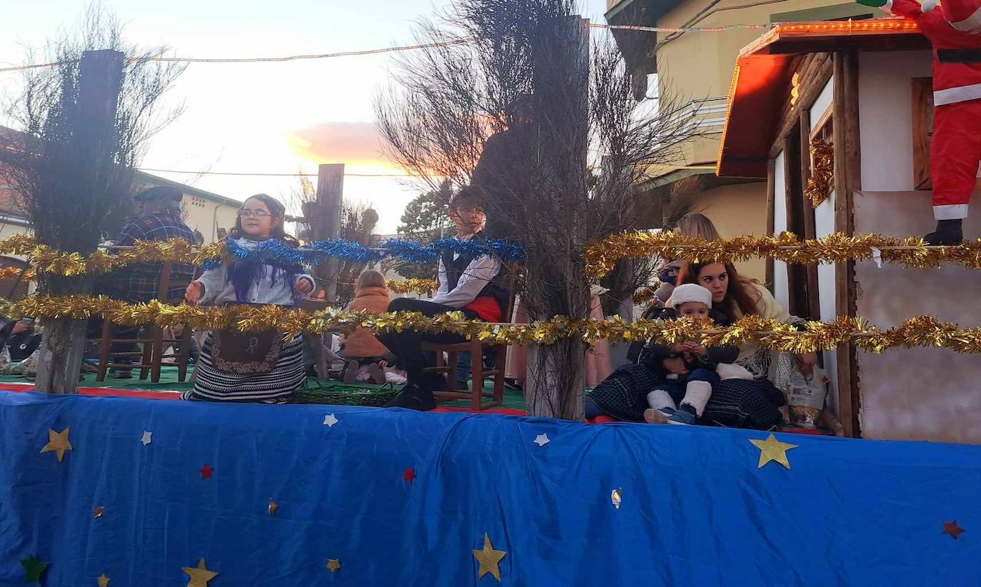 FOTOS: La magia de la Cabalgata de Reyes Magos recorrió las calles de Miajadas