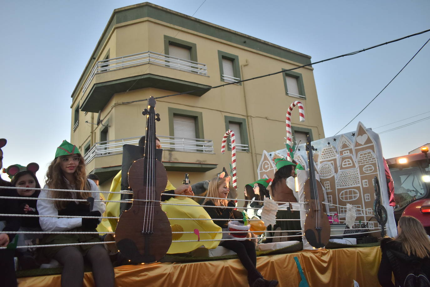 FOTOS: La magia de la Cabalgata de Reyes Magos recorrió las calles de Miajadas