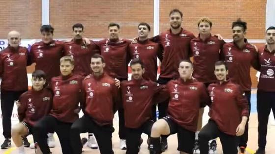El Extremadura Grupo Laura Otero de Voleibol consigue salir de la zona de descenso
