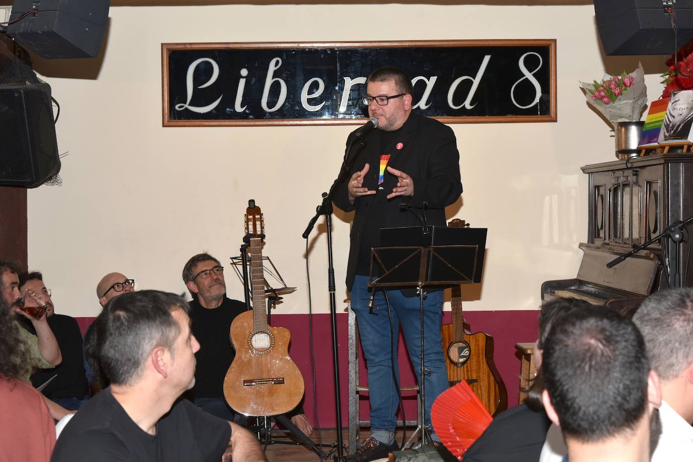 Julio Santiago presenta sus dos nuevos libros en 'Cafe Libertad 8', Madrid.