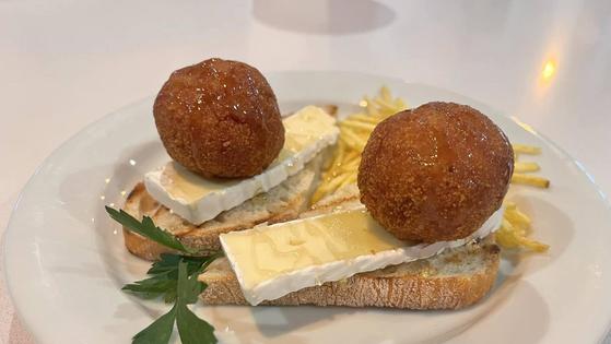 'Mi querida Gaby', de café-bar Cortés, es la tapa ganadora de la 'I Ruta de la croqueta'