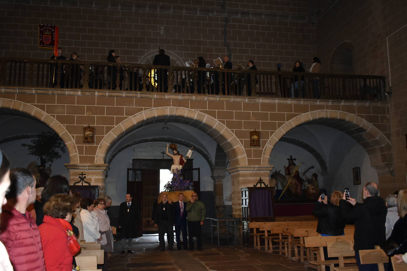 El reencuentro fue igual de hermoso dentro de la Iglesia