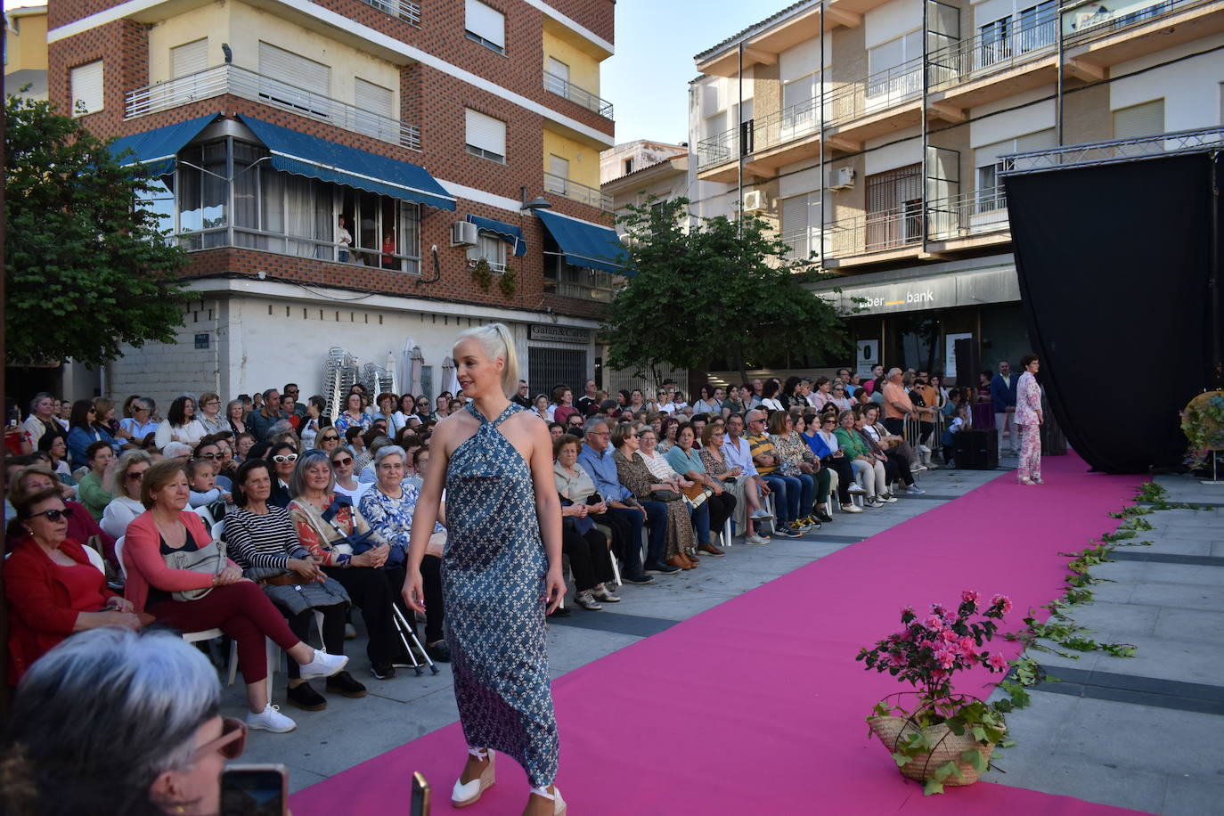 FOTOS: Éxito rotundo del desfile &#039;Miajadas está de moda&#039; (1ª parte)