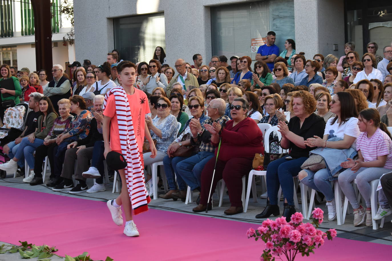 FOTOS: Éxito rotundo del desfile 'Miajadas está de moda' (1ª parte)