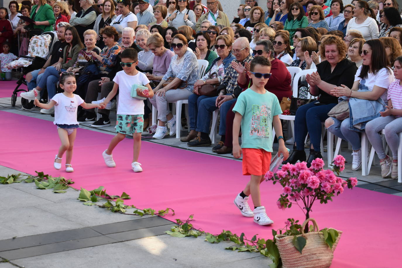 FOTOS: Éxito rotundo del desfile &#039;Miajadas está de moda&#039; (1ª parte)