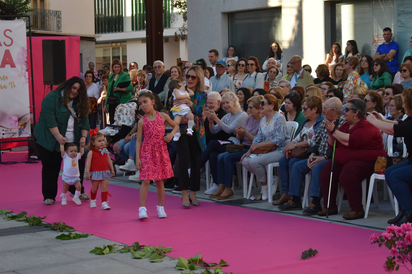 FOTOS: Éxito rotundo del desfile 'Miajadas está de moda' (1ª parte)