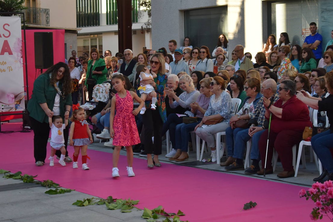 FOTOS: Éxito rotundo del desfile 'Miajadas está de moda' (1ª parte)
