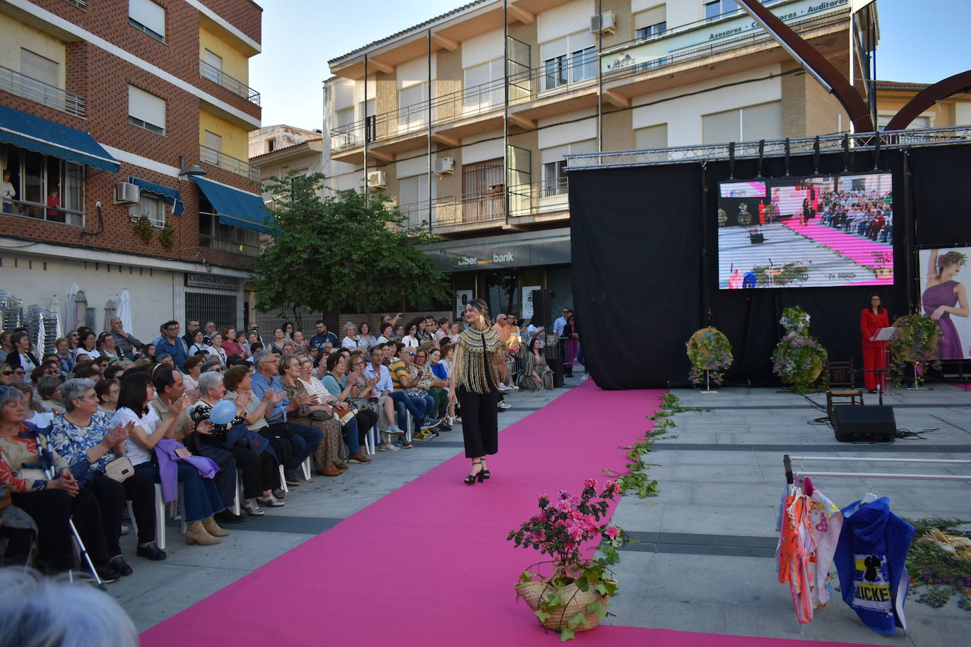 FOTOS: Éxito rotundo del desfile 'Miajadas está de moda' (1ª parte)