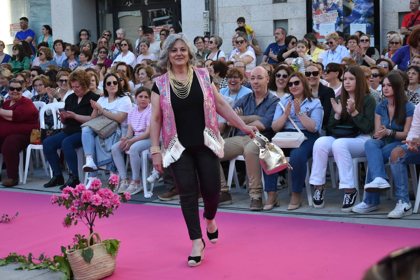 FOTOS: Éxito rotundo del desfile &#039;Miajadas está de moda&#039; (1ª parte)