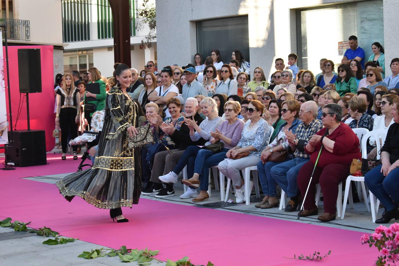 FOTOS: Éxito rotundo del desfile &#039;Miajadas está de moda&#039; (1ª parte)