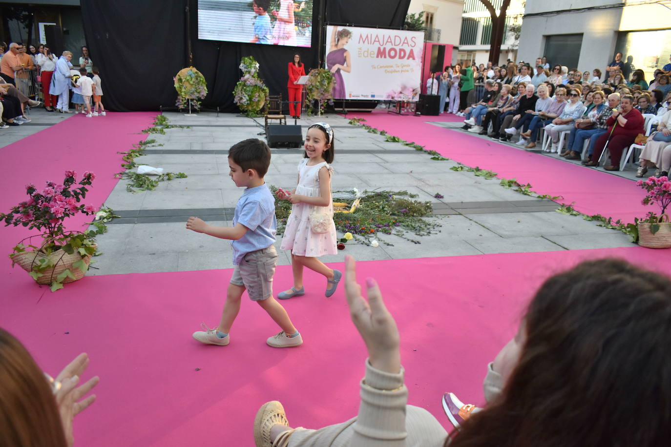 FOTOS: 'Miajadas está de moda… y de fiesta' con los mejores diseños para eventos (2ª parte)