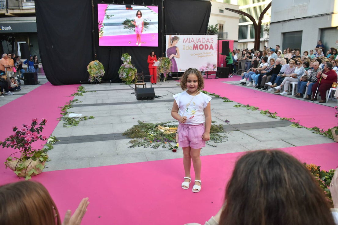 FOTOS: 'Miajadas está de moda… y de fiesta' con los mejores diseños para eventos (2ª parte)