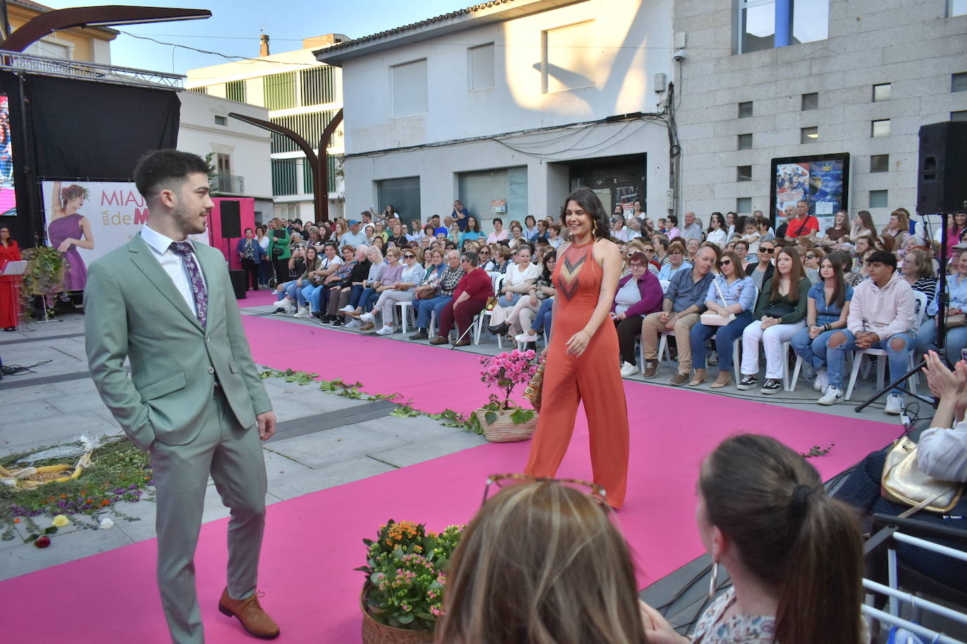 FOTOS: 'Miajadas está de moda… y de fiesta' con los mejores diseños para eventos (2ª parte)