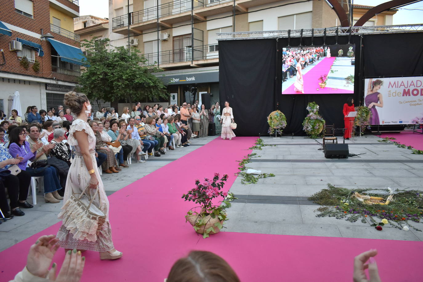 FOTOS: 'Miajadas está de moda… y de fiesta' con los mejores diseños para eventos (2ª parte)