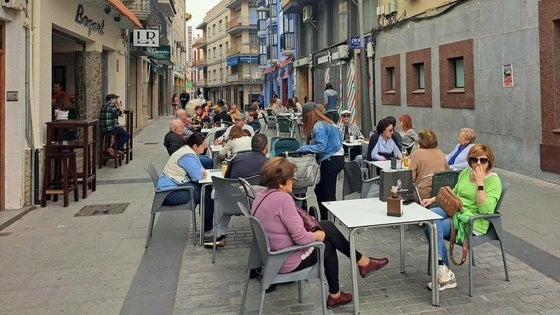 La zona de veladores de la avenida Trujillo se cortará al tráfico los fines de semana