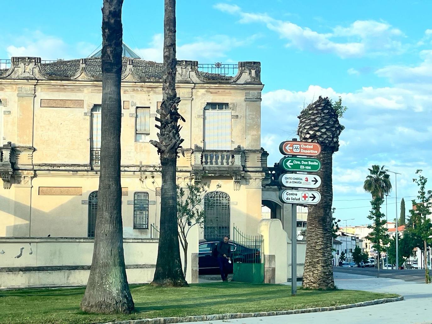 El Ayuntamiento renueva los carteles informativos del municipio