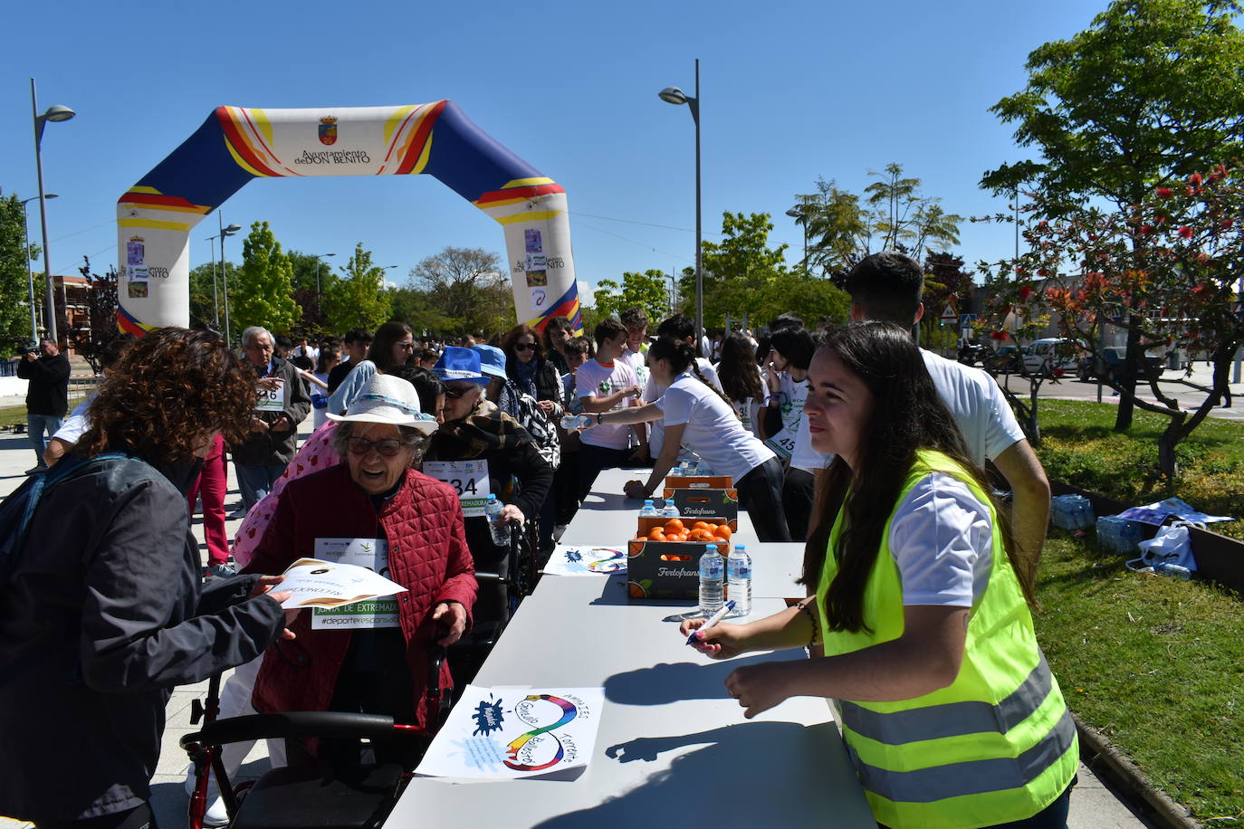 Fotos: El Torrente Ballester y San Martín de Porres corren juntos por la ELA