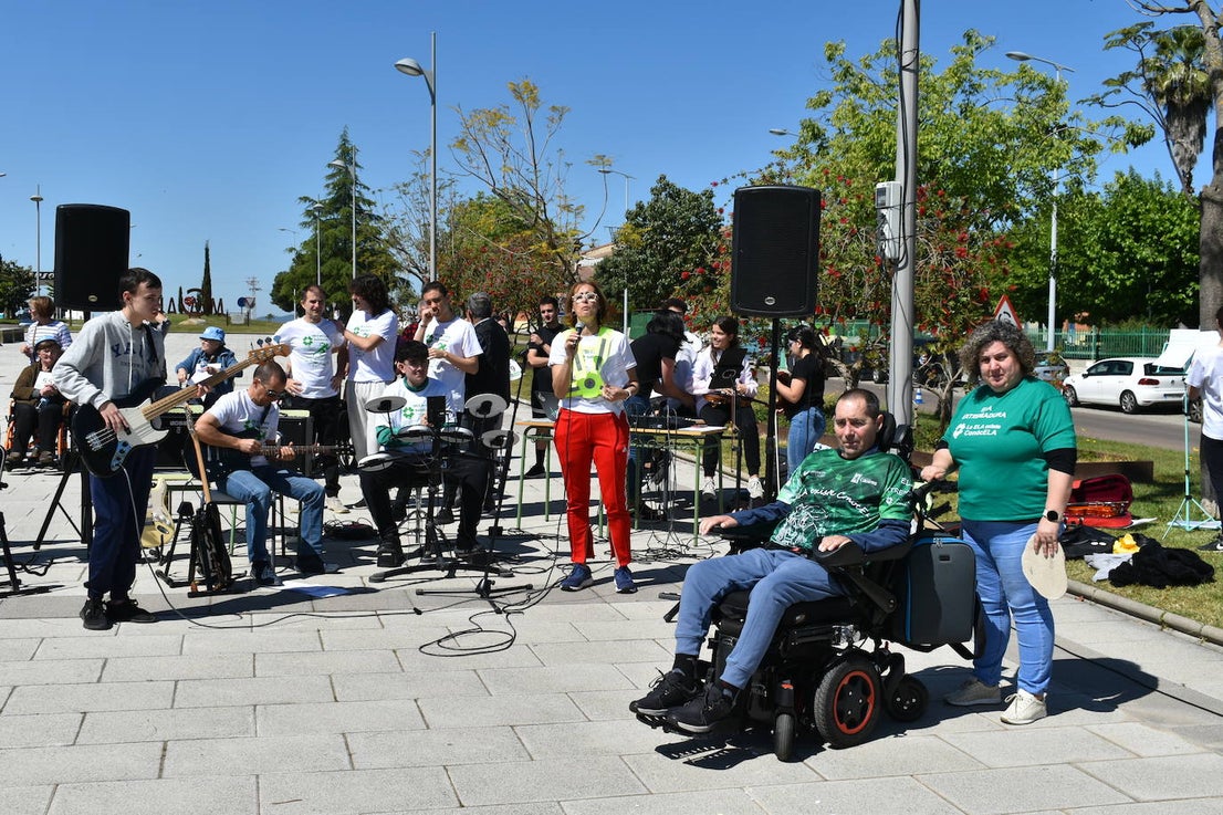 Fotos: El Torrente Ballester y San Martín de Porres corren juntos por la ELA