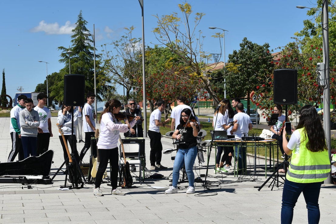 Fotos: El Torrente Ballester y San Martín de Porres corren juntos por la ELA