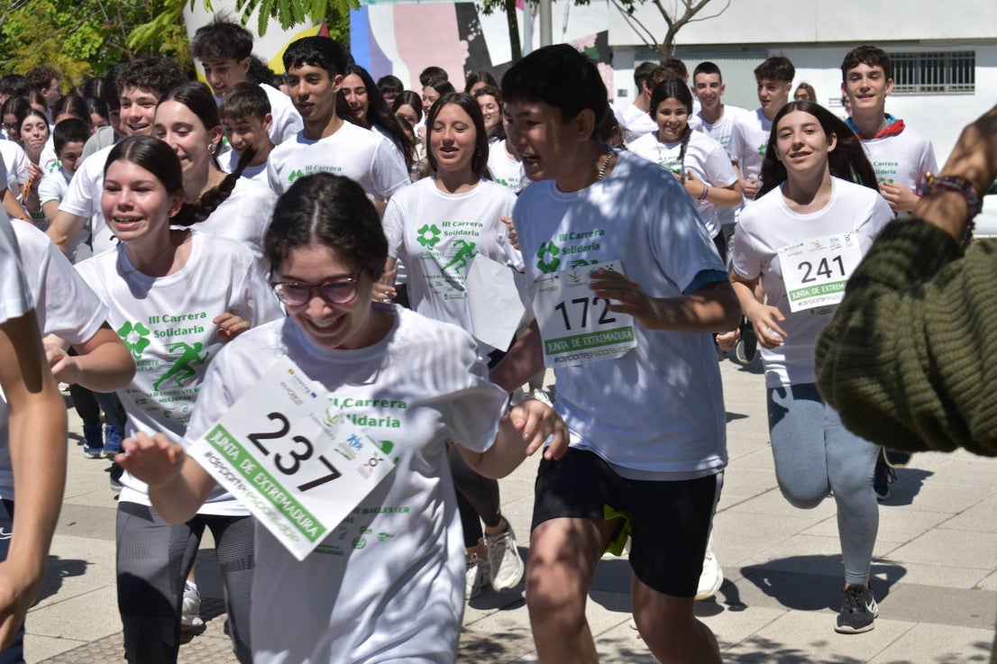 Fotos: El Torrente Ballester y San Martín de Porres corren juntos por la ELA