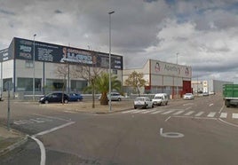 El servicio de recogida de la 'Fracción resto' realiza una ruta por el polígono industrial de lunes a sábado