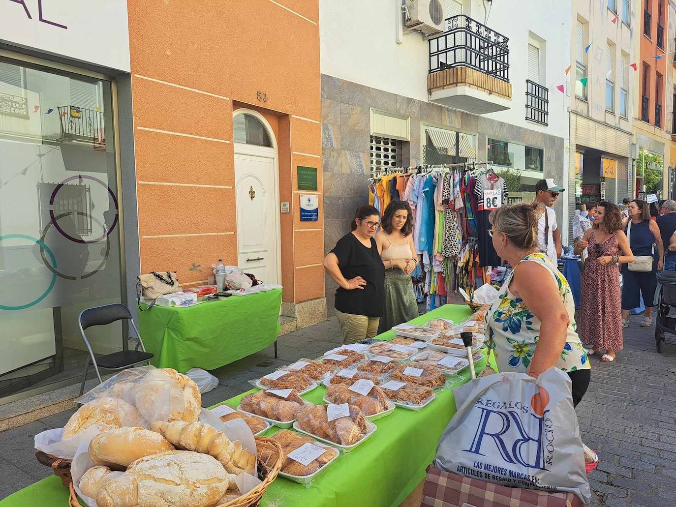 FOTOS: Más de 40 establecimientos se lanzan a la calle