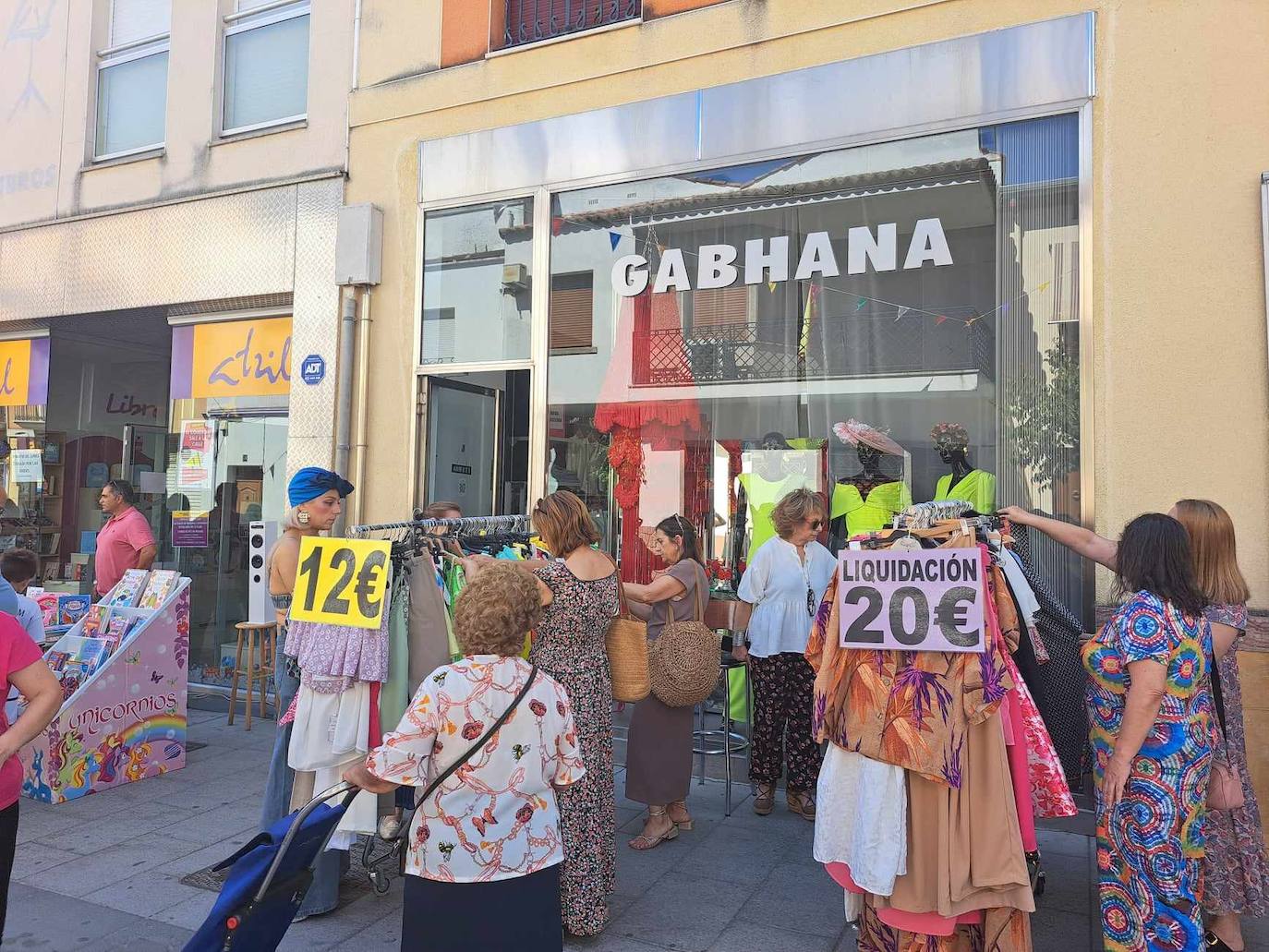 FOTOS: Más de 40 establecimientos se lanzan a la calle