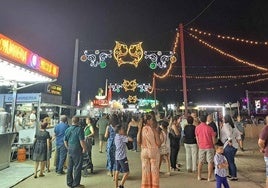 Las Ferias y Fiestas de Agosto de Miajadas han llegado a su fin y lo han hecho con un lleno absoluto en la noche del festivo local, 12 de agosto. Miles de personas visitaron el ferial durante las cuatro noches oficiales de fiesta, disfrutando de buena música en directo y las tradicionales atracciones y puestecillos. Las luces se apagaron esperando con entusiasmo el próximo año para volver a encenderse