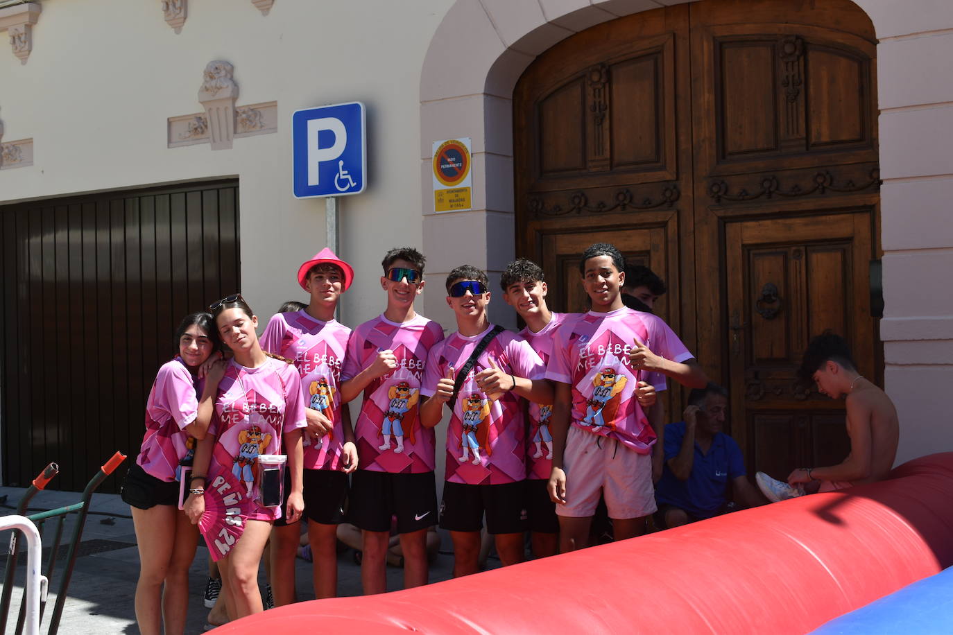 Fotos: Las peñas reinan en la Feria de día