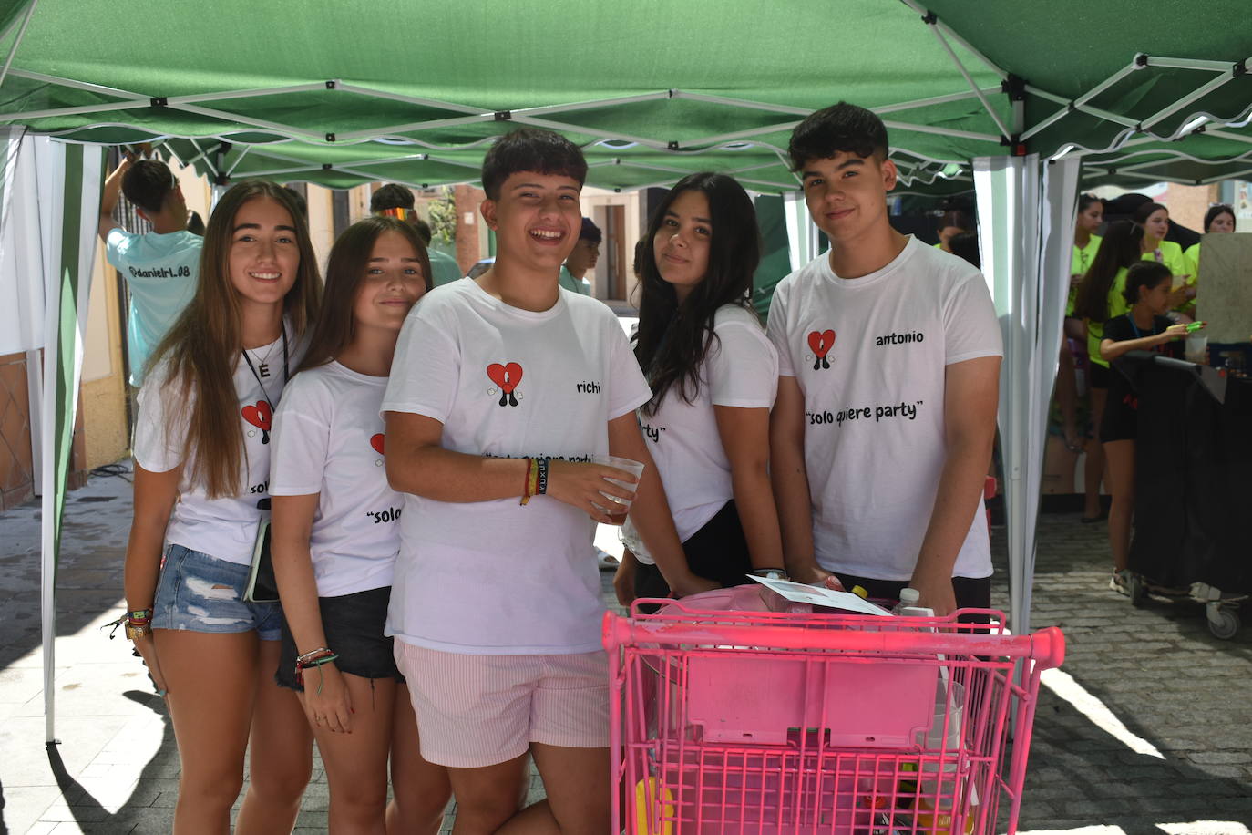 Fotos: Las peñas reinan en la Feria de día