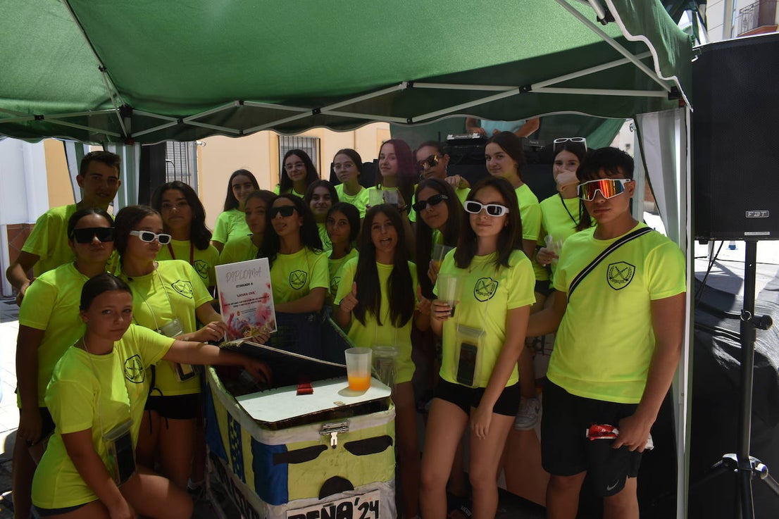 Fotos: Las peñas reinan en la Feria de día